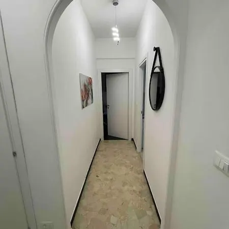 Con Ampio Balcone Apartman