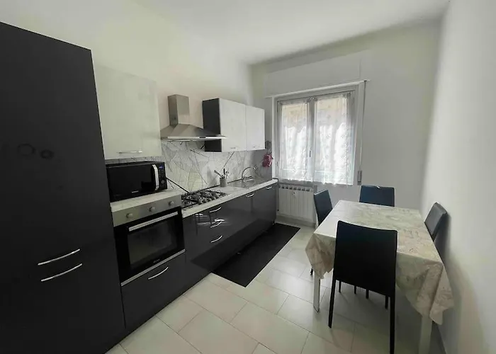 Con Ampio Balcone 公寓 *